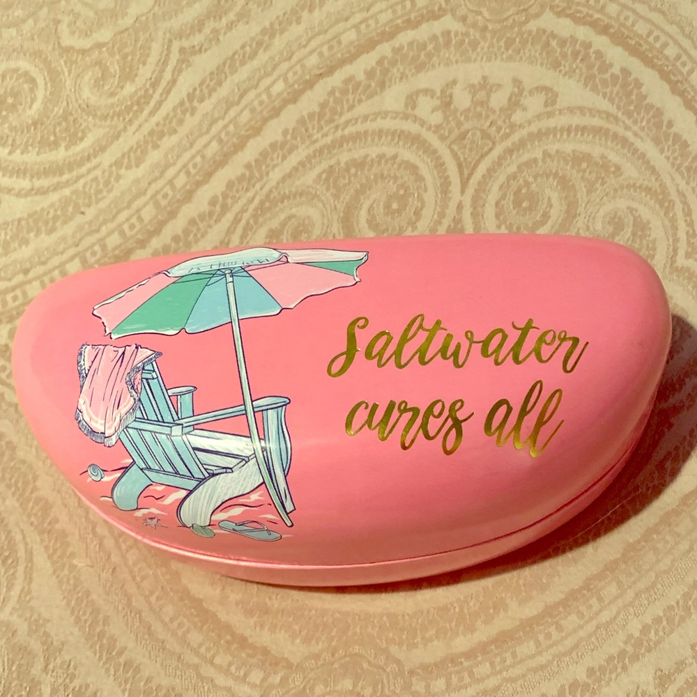 🌸 Clamshell Sunglasses Case 🌸